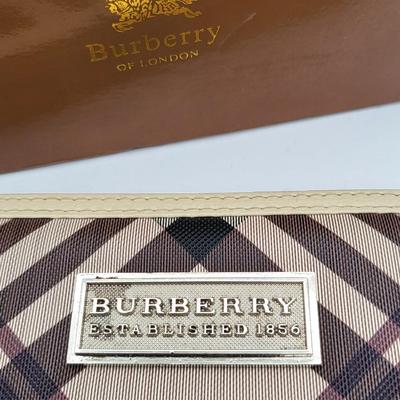 New Burberry-Style Zip Around Wallet
