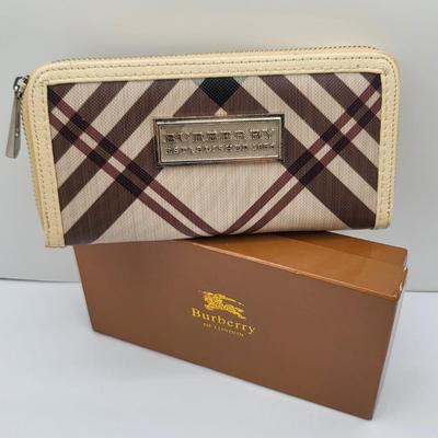 New Burberry-Style Zip Around Wallet