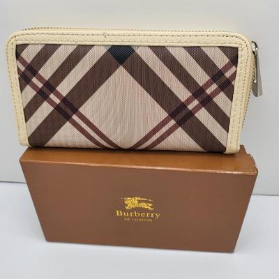 New Burberry-Style Zip Around Wallet