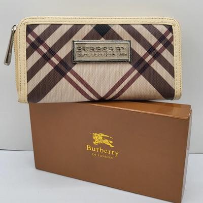 New Burberry-Style Zip Around Wallet
