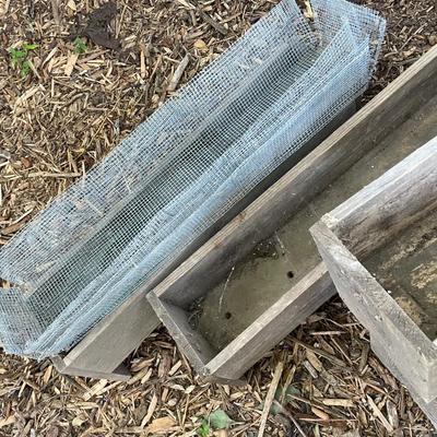 Set of 4 wood planters