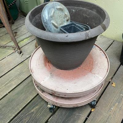 Pot and wheels to move them