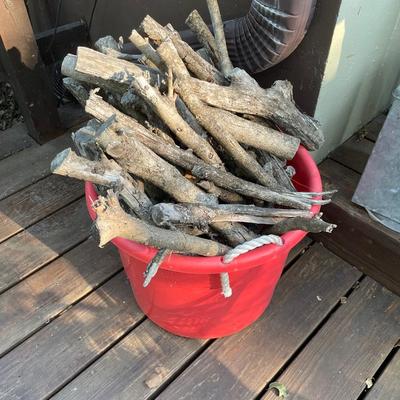Storage tote with rope handles