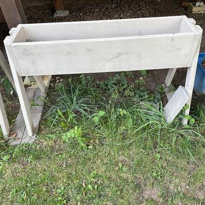 Elevated planter