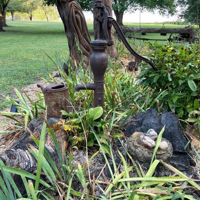 Hand pump