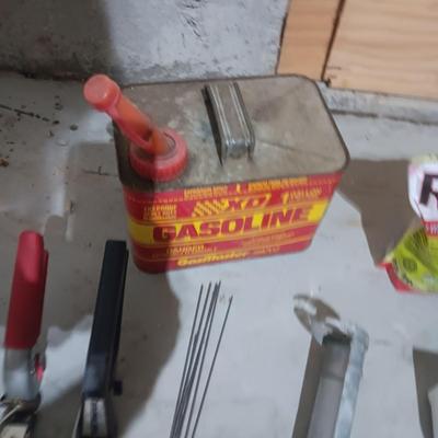 YARD HAND TOOLS, 2 TARPS, EXTENSION CORD, SHELF BRACES