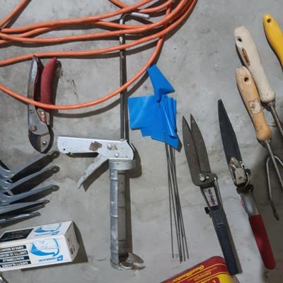 YARD HAND TOOLS, 2 TARPS, EXTENSION CORD, SHELF BRACES