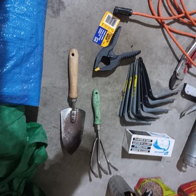 YARD HAND TOOLS, 2 TARPS, EXTENSION CORD, SHELF BRACES