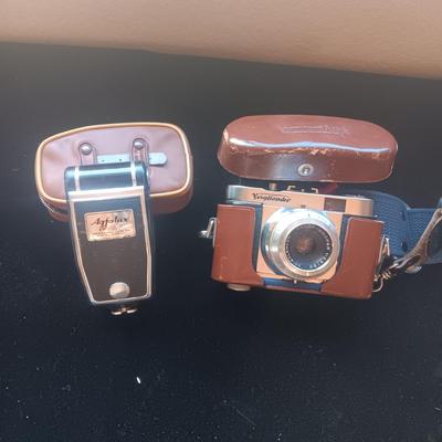 VOIGTLANDER VITO B 35mm CAMERA WITH AGFALUX FLASH BOTH IN LEATHER CASES