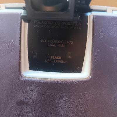 POLAROID SX-70 LAND CAMERA W/CASE