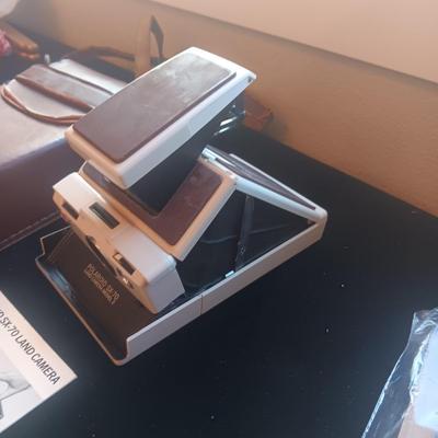 POLAROID SX-70 LAND CAMERA W/CASE