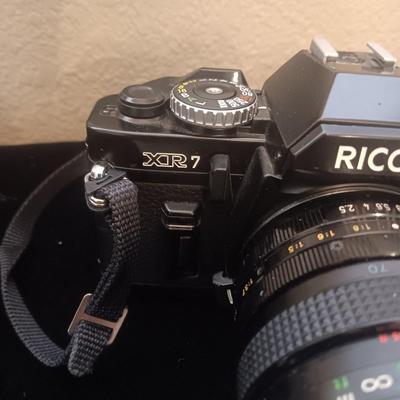RICOH XR7 35mm CAMERA WITH MANY EXTRAS AND CARRY CASE