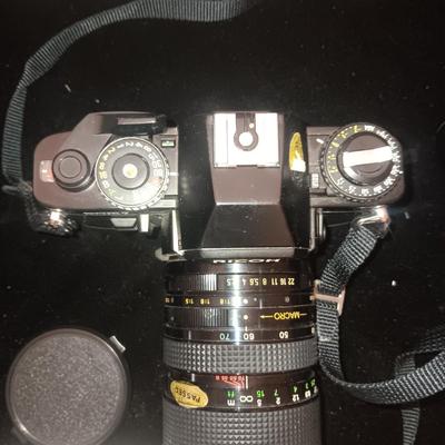 RICOH XR7 35mm CAMERA WITH MANY EXTRAS AND CARRY CASE