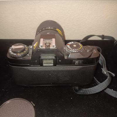 RICOH XR7 35mm CAMERA WITH MANY EXTRAS AND CARRY CASE