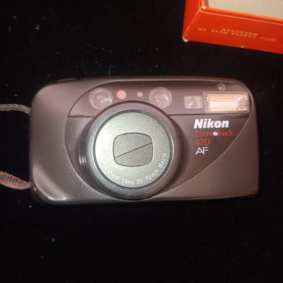2 NIKON 470 AF ZOOM TOUCH & ONE TOUCH 35mm CAMERAS W/BEWI LIGHT METER