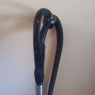LIKE NEW FILTERQUEEN MAJESTIC BAGLESS VACUUM W/HEPA FILTRATION & POWER NOZZLE