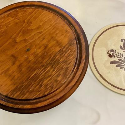 Pfaltzgraff Village pattern cake stand, has metal trivet and wooden base