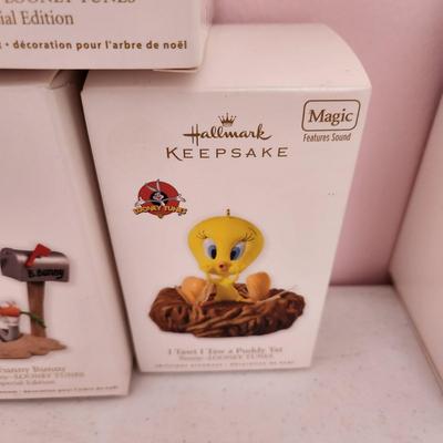 Lot of 5 Hallmark Keepsake Christmas Tree ornaments Looney Tunes