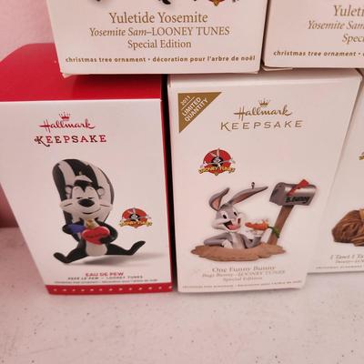 Lot of 5 Hallmark Keepsake Christmas Tree ornaments Looney Tunes