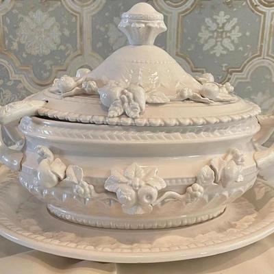 Large Capodimonte Italian White Glazed Cream Porcelain Tureen, Lid, and Ladle