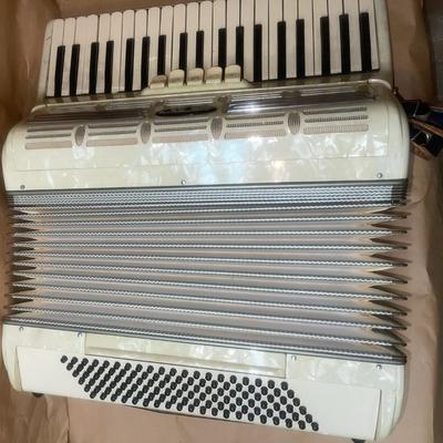 Scandalli Italian Accordion PLAYABLE!