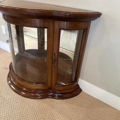 LIGHTED FOYER DISPLAY CABINET
