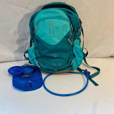 REI Trail 25 Backpack w/ Camelbak and More O-MK)