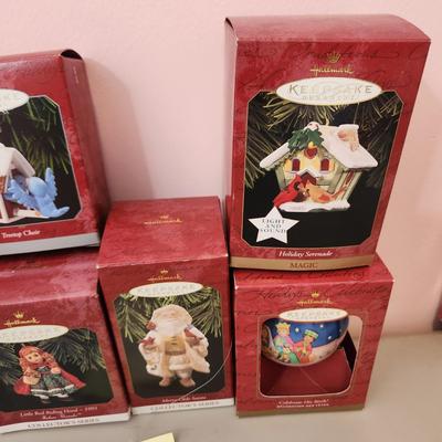 Lot of 6 Hallmark Keepsake Christmas Tree ornaments