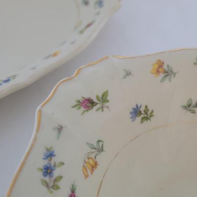 Federal Shape Oval Dishes and Cloth Napkins (K-CE)