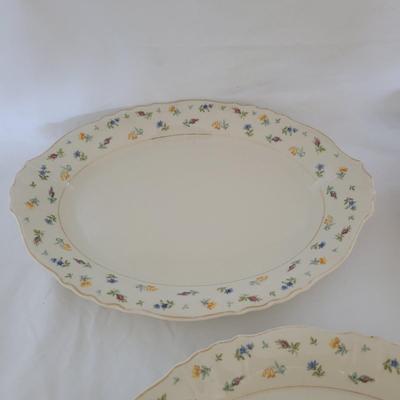 Federal Shape Oval Dishes and Cloth Napkins (K-CE)