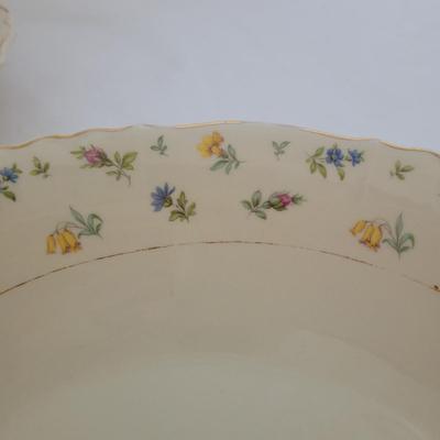 Federal Shape Oval Dishes and Cloth Napkins (K-CE)
