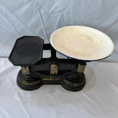 Vintage Brass & Cast Iron Kitchen Scales (O-MK)