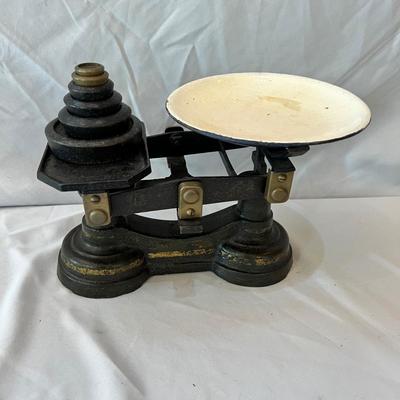 Vintage Brass & Cast Iron Kitchen Scales (O-MK)