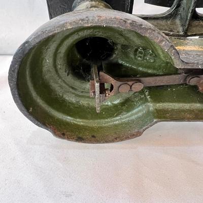 Vintage Brass & Cast Iron Kitchen Scales (O-MK)