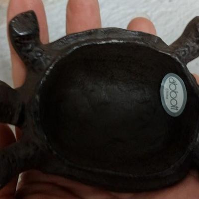 3 turtle figures