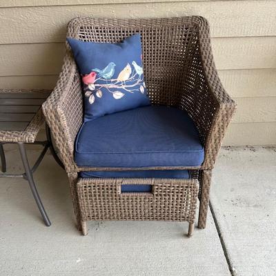 OUTDOOR WICKER ARM CHAIR W/PULL OUT FOOTSTOOL PLUS SIDE TABLE