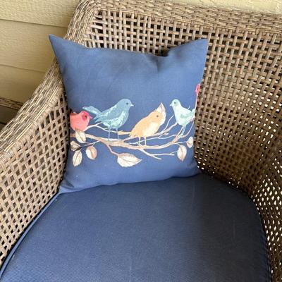 OUTDOOR WICKER ARM CHAIR W/PULL OUT FOOTSTOOL PLUS SIDE TABLE