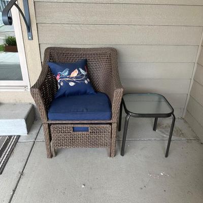 OUTDOOR WICKER ARM CHAIR W/PULL OUT FOOTSTOOL PLUS SIDE TABLE