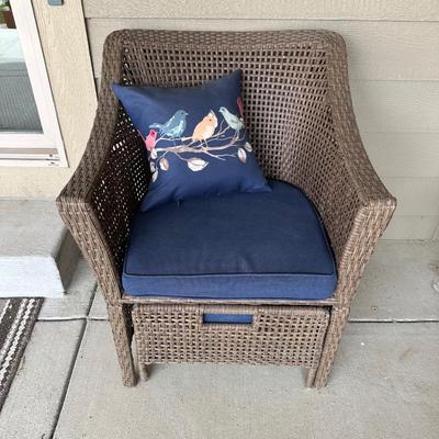 OUTDOOR WICKER ARM CHAIR W/PULL OUT FOOTSTOOL PLUS SIDE TABLE