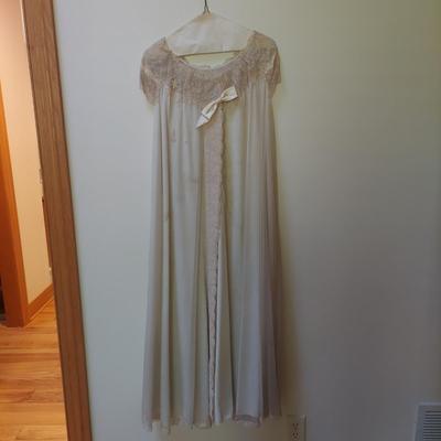Vintage Bridal Nightgown and Robe (PC2-BBL)