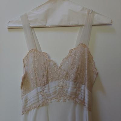 Vintage Bridal Nightgown and Robe (PC2-BBL)