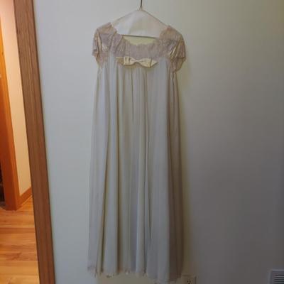 Vintage Bridal Nightgown and Robe (PC2-BBL)