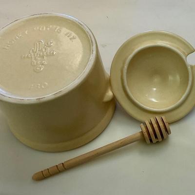 Pfaltzgraff Village honey jar with wooden dipper