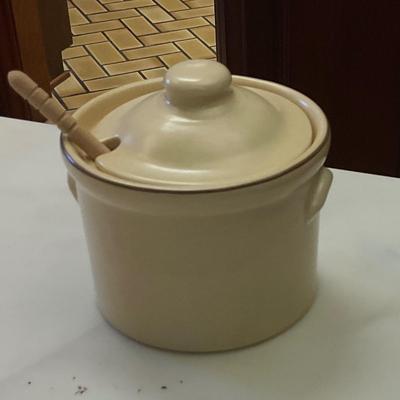 Pfaltzgraff Village honey jar with wooden dipper