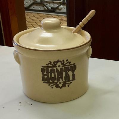 Pfaltzgraff Village honey jar with wooden dipper