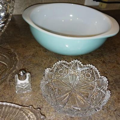 VARIETY OF KITCHEN ITEMS