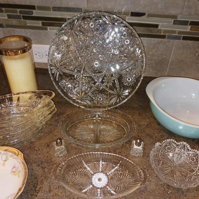 VARIETY OF KITCHEN ITEMS