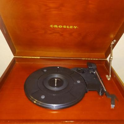 CROSLEY AM/FM STEREO, PHONOGRAPH, CD AND CASSETTE PLAYERS