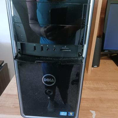 DELL COMPLETE DESKTOP COMPUTER W/WIN 10