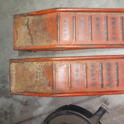 OIL COLLECTION PAN AND A PAIR OF AUTO RAMPS